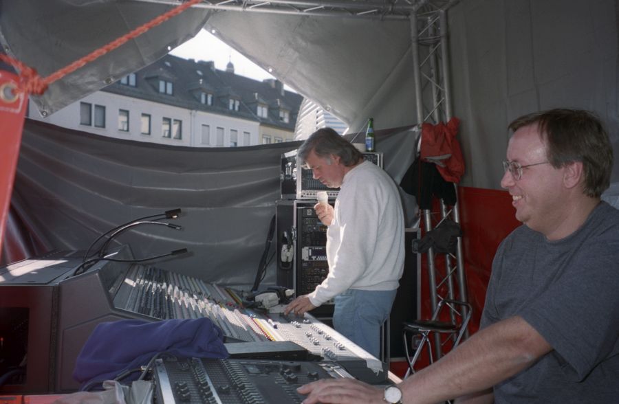 1999_002